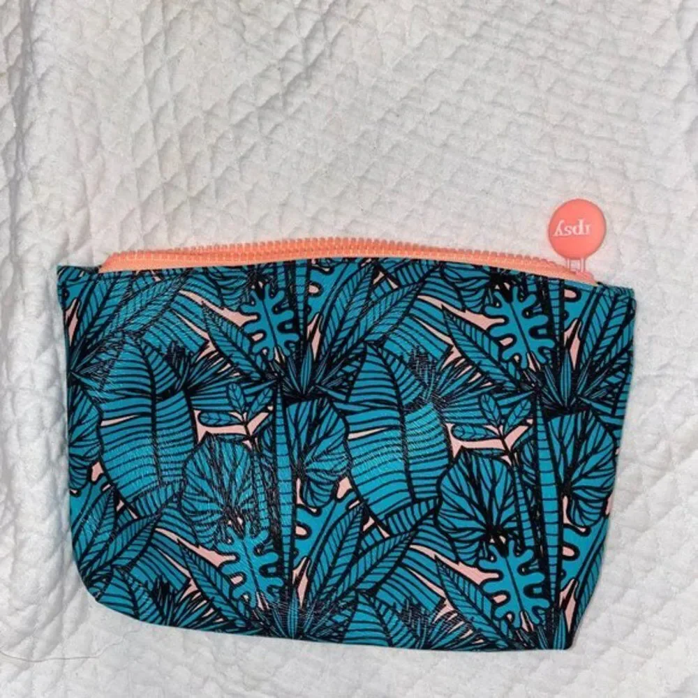 Ipsy green and pink palm tree makeup bag | Sz OS